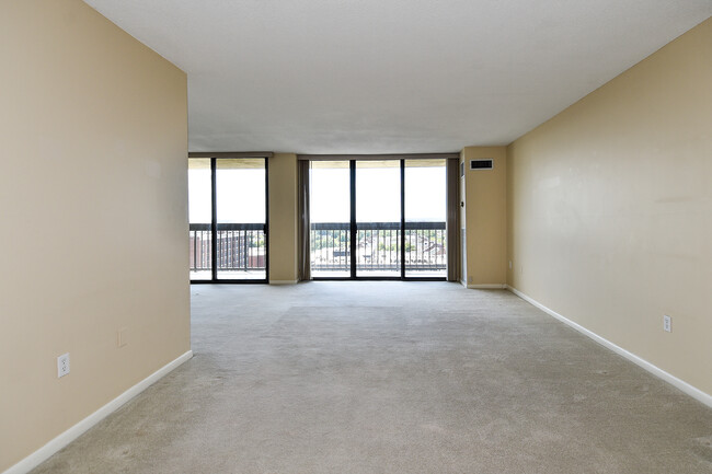 Living Room from entrance foyer - 400 Madison St