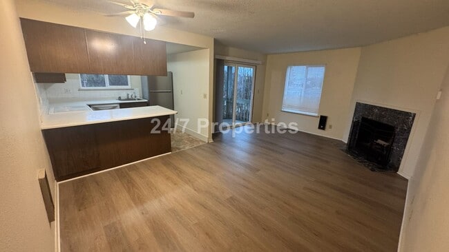Building Photo - 2BD I 1BA - Oregon City
