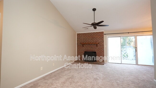 Building Photo - 2914 Iron Gate Ln