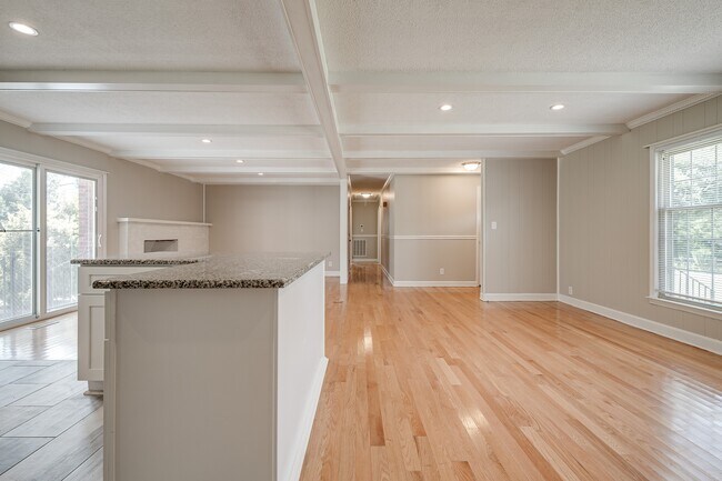 Foto del edificio - 114 Cottonwood Dr