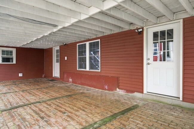Building Photo - 27 Davis Ave