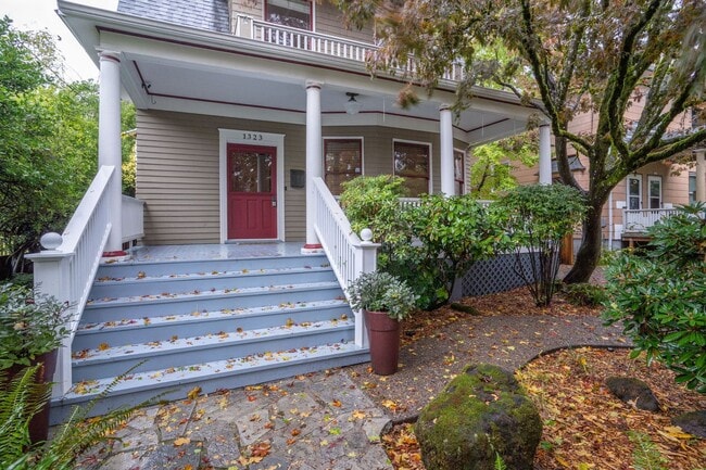 Building Photo - Beautiful 1902 Craftsman stunner with off ...
