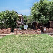Building Photo - 4816 Wellesley Ave
