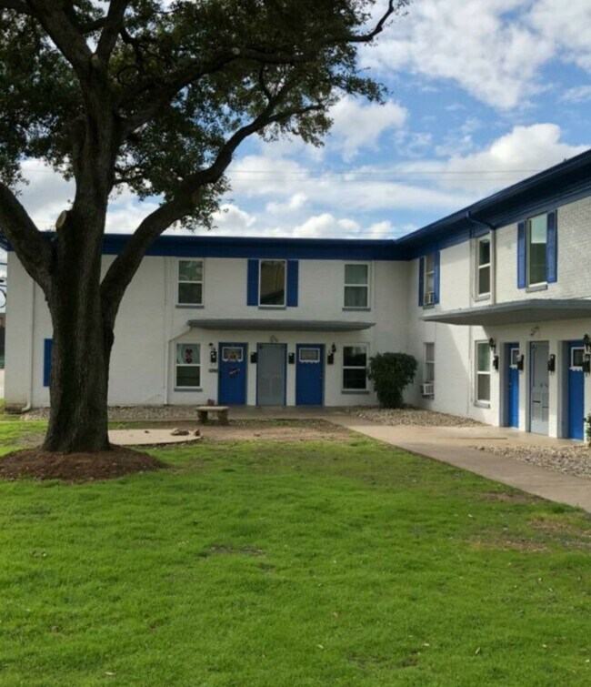 Building Photo - 308 S W St