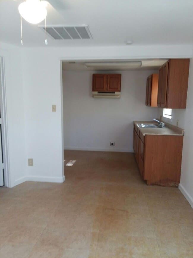 Building Photo - 4001 S Van Buren St