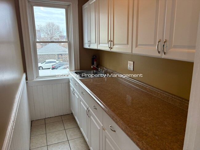 Foto del edificio - *313 Branch Avenue