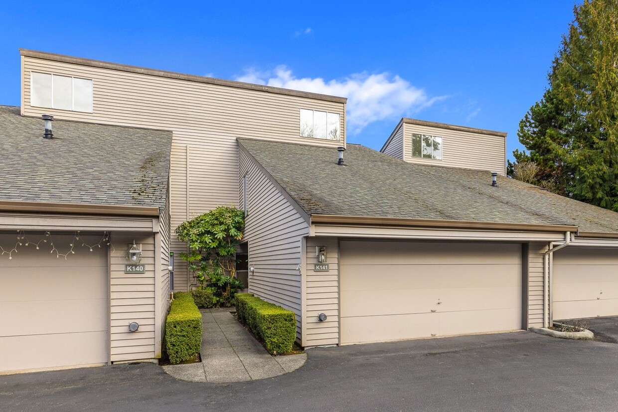 Foto principal - Impressive 2 Bedroom & Office Townhome in ...