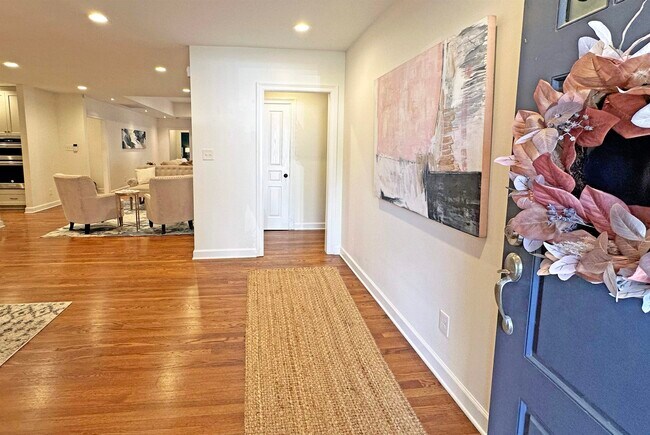 Foto del edificio - 3815 Montclair Dr