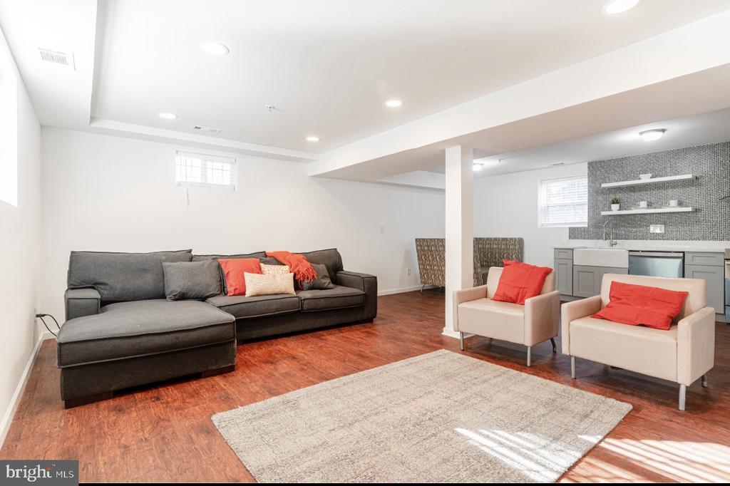 Foto del edificio - 824 48th Pl NE