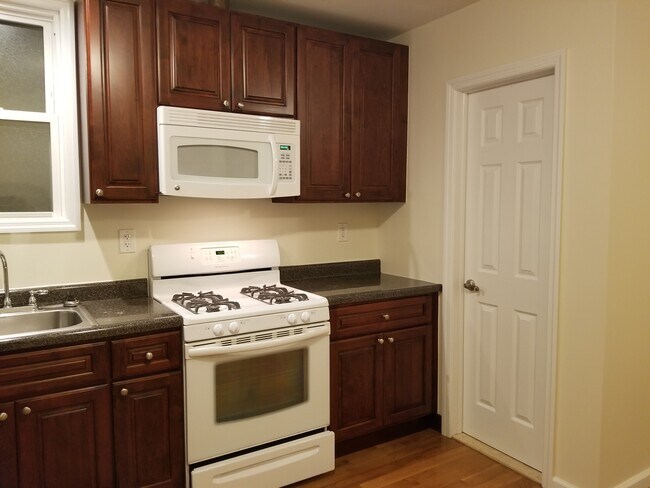 kitchen - 7512 67th Dr
