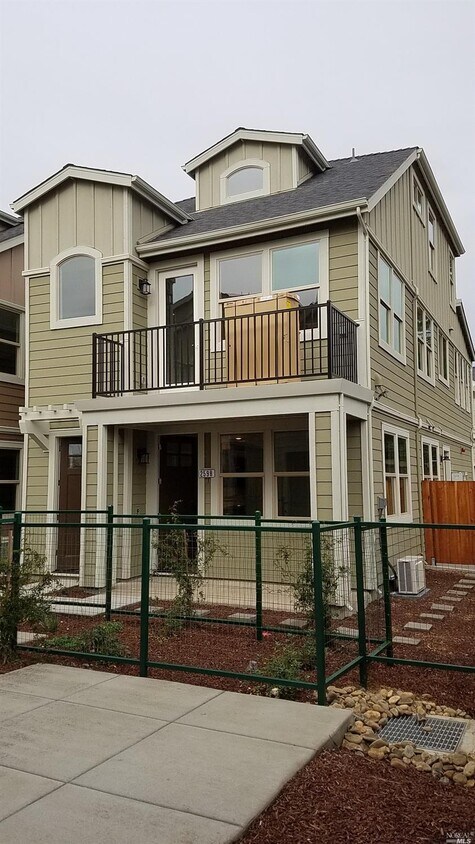 Foto principal - 2598 1st St
