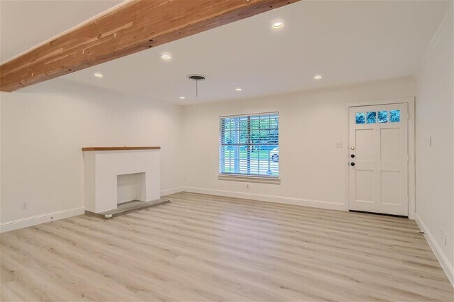 Foto del edificio - 6300 Brookside Dr