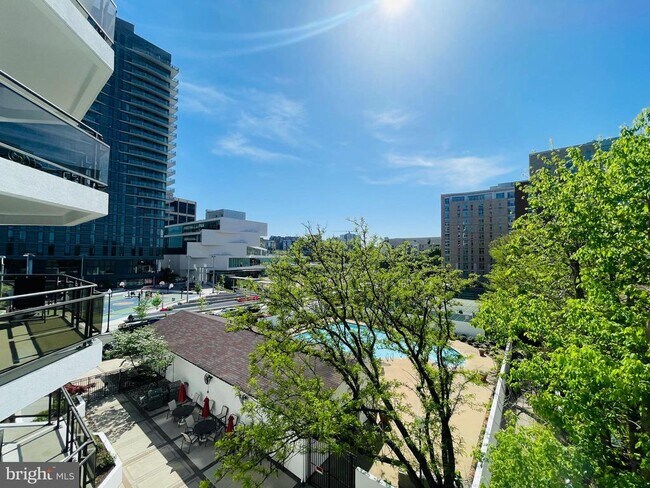 Foto del edificio - 1530 Key Blvd