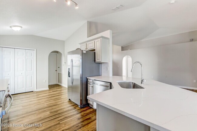 Building Photo - 3254 Burdock Ave
