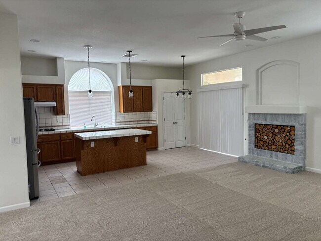 Building Photo - Spacious 4 Bed, 2 Bath Home with 3-Car Garage, Nice Backyard & Pet-Friendly Living