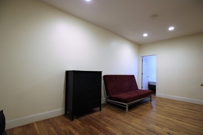 Foto del edificio - 1868 Commonwealth Ave