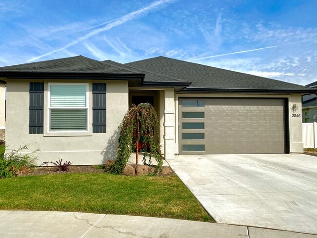 Foto del edificio - Lovely Single Level 3 Bed 2 Bath Home in M...