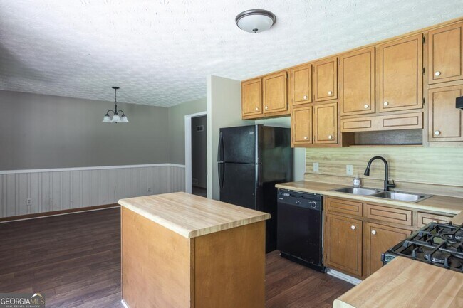 Foto del edificio - 310 Summerwood Ln