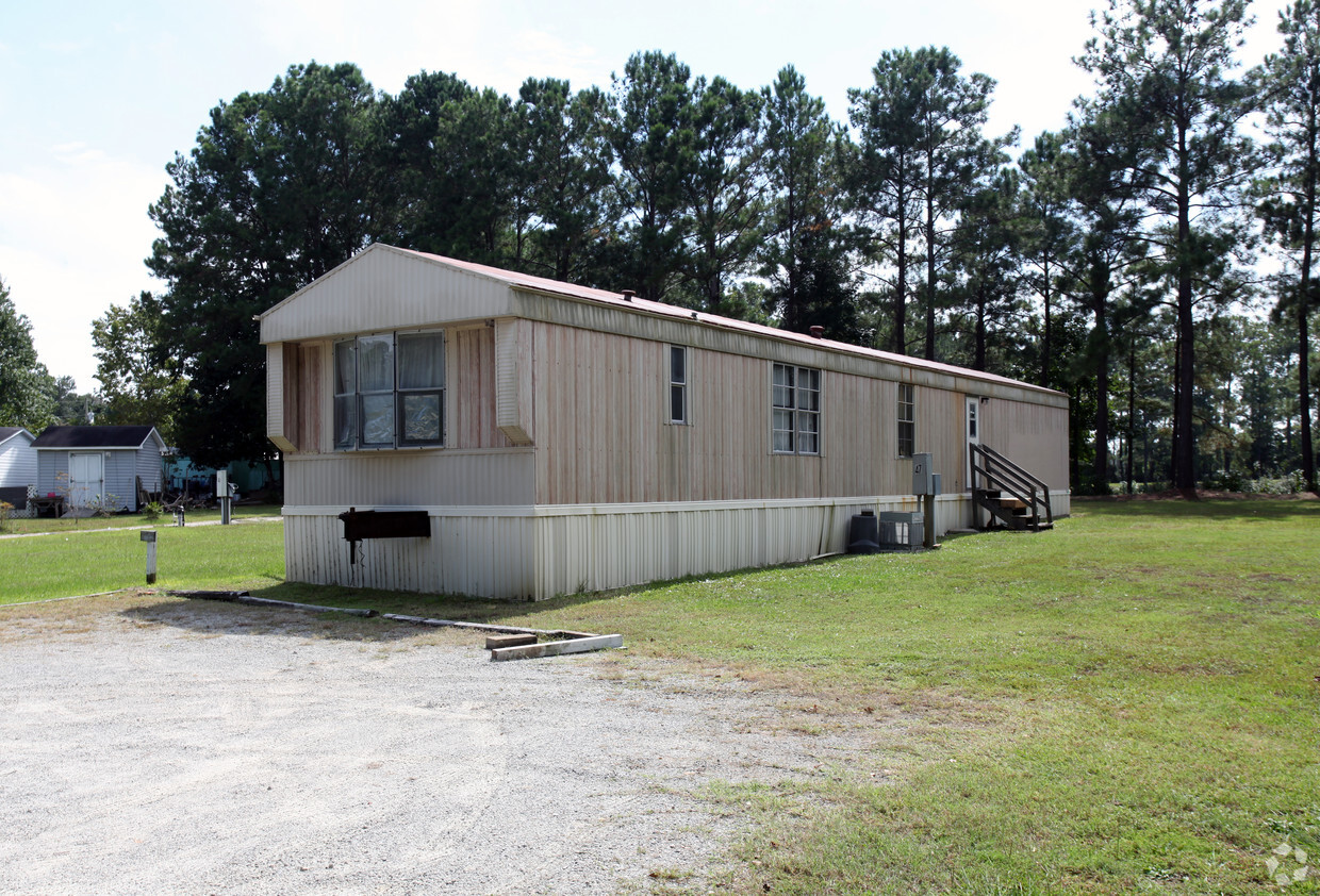 Building Photo - Hidden Lake Mobile Home Park