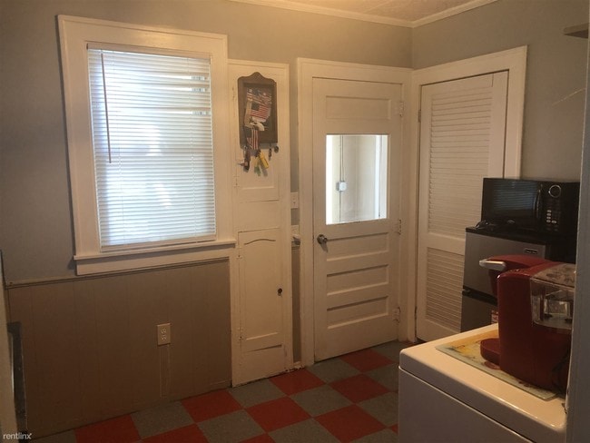 Building Photo - 1 br, 1 bath House - 743 Cherry St