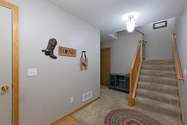 Foto del edificio - Spacious *2Bed*2Bath townhome Cottage Grove Available 2/1/26!