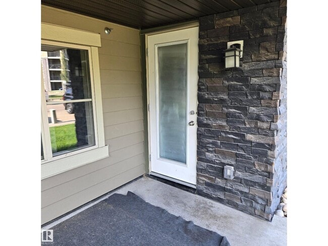 Photo du bâtiment - 270 McConachie Dr NW