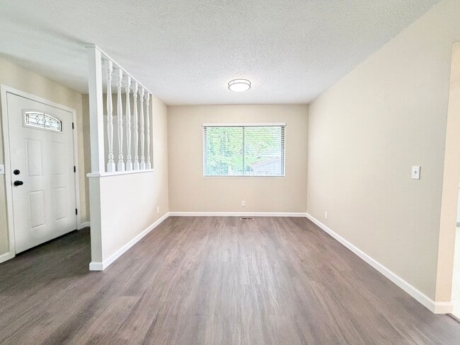 Building Photo - Tastefully Updated 2BR/1BA Home - Deck, Fenced Yard, Parking, Laundry, and more!