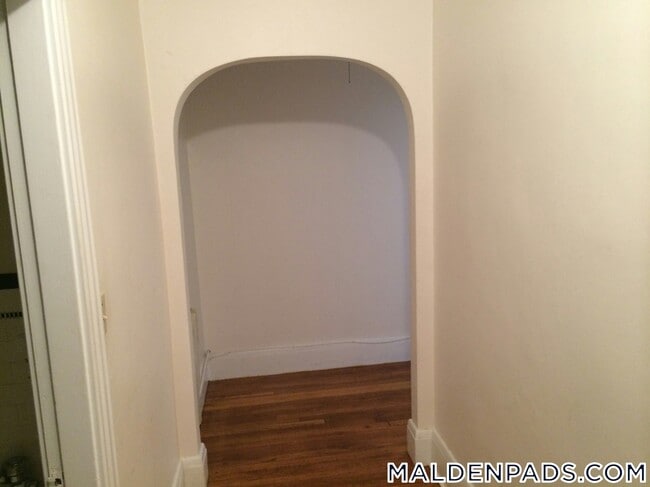 Building Photo - 349 Pleasant St