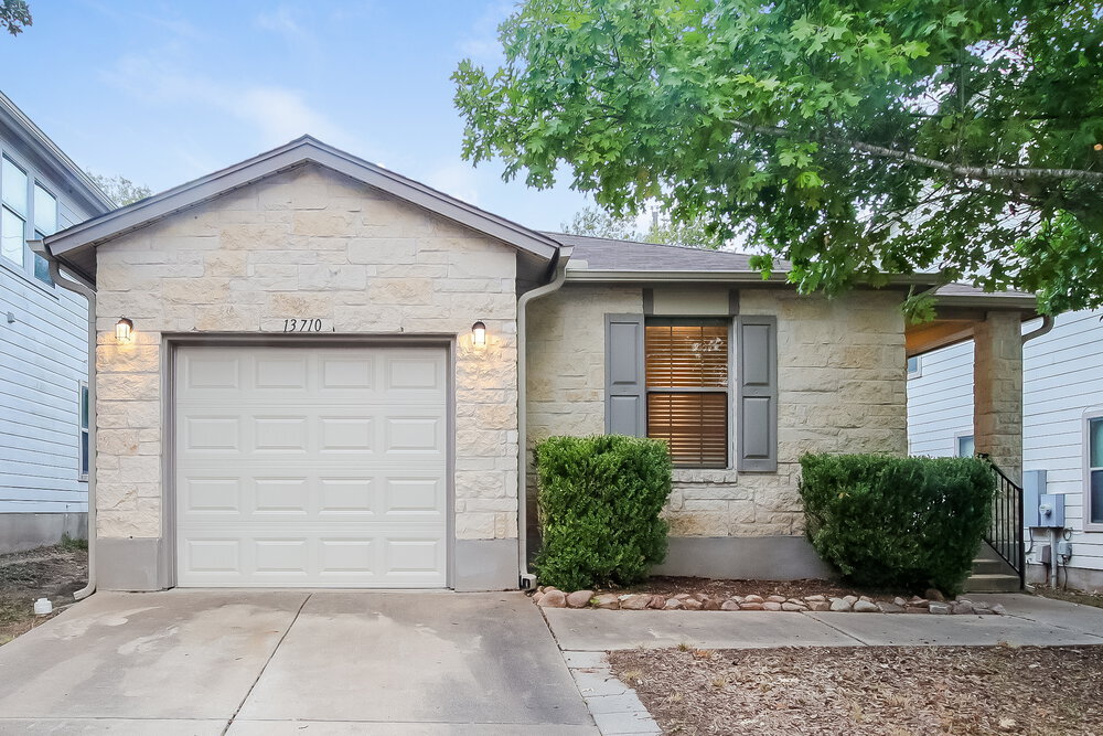 Foto principal - 13710 Merseyside Dr