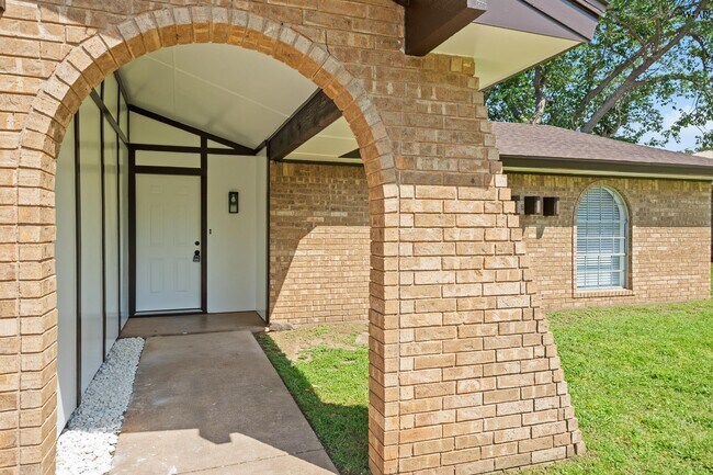 Building Photo - 5 Chanute Cir