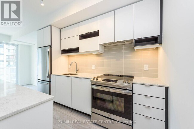 Photo du bâtiment - 4065-4065 Confederation Pkwy