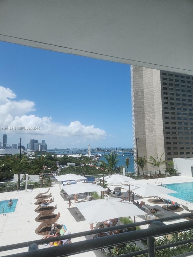 Foto del edificio - 325 S Biscayne Blvd