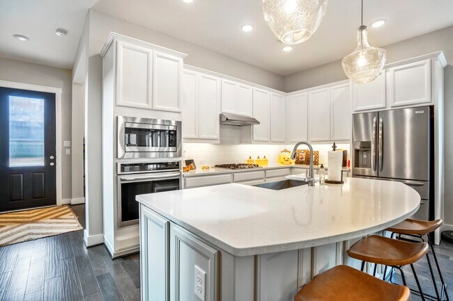Building Photo - 222 Thistle Dr