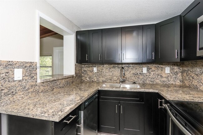 Foto del edificio - 2971 SW 14th St