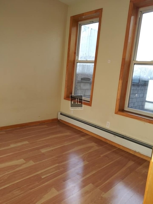 Foto del edificio - 3 bed , CONEY ISLAND AVE/ Ave H