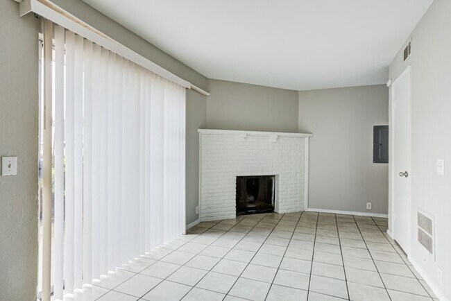 Building Photo - 140 Highland Park Ct
