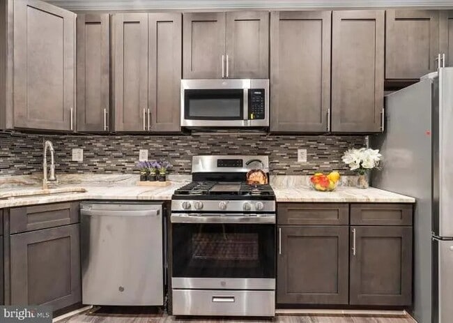 Photo - 1230 W Lombard St Townhome