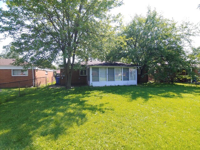 Foto del edificio - 25081 Patricia Ave