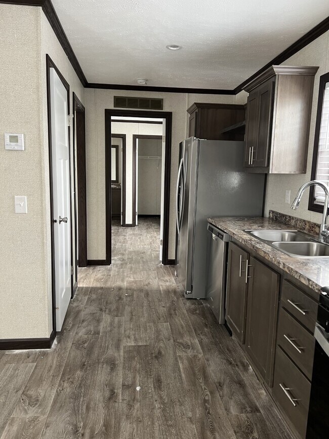 Foto del edificio - 333 E Lakewood Blvd