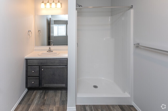 2BR, 2BA - 913SF - The MarQ