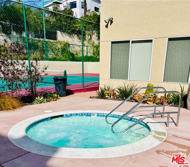 Foto del edificio - 3460 S Centinela Ave