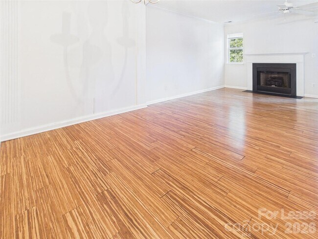 Foto del edificio - 609 Mountainwater Dr