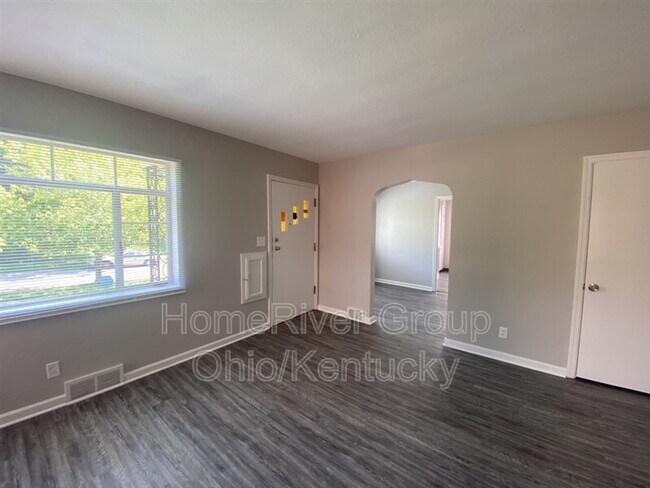 Building Photo - 514 W Parkwood Dr