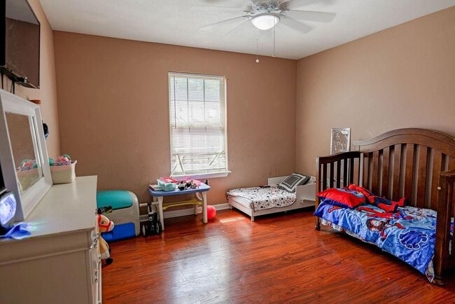 Building Photo - 6820 Petre Dr