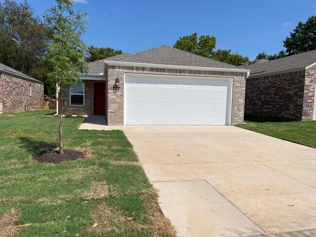 Building Photo - *Pre-leasing* Three Bedroom | Two Bath Hom...