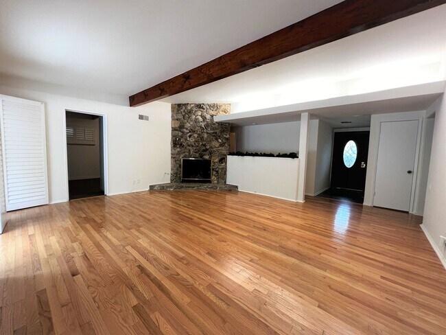 Foto del edificio - Gorgeous 3 Bedroom 1.5 Bath Home located i...