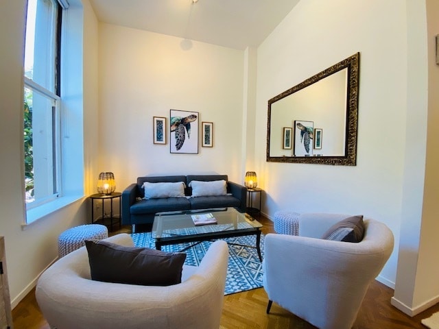 Foto del edificio - 355 Buena Vista Ave E