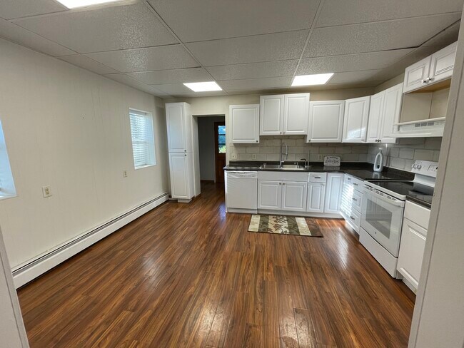 Kitchen - 197 S 6th St