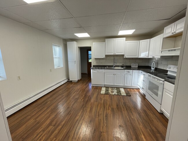 Kitchen - 197 S 6th St