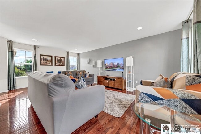 Building Photo - 27 Middlebury Ln